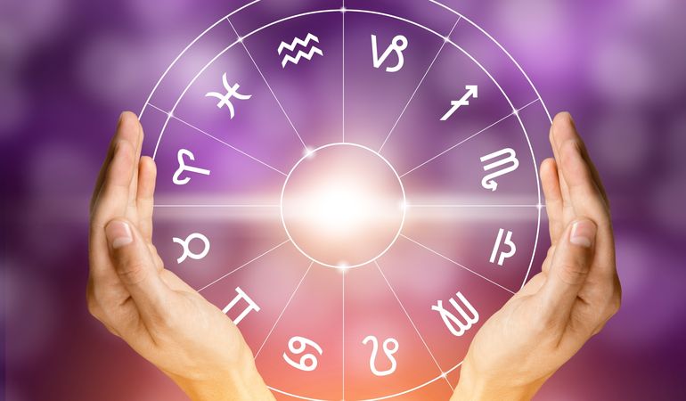 Horoscop iulie 2025: Cele patru zodii care scapă de ghinion chiar la începutul lunii